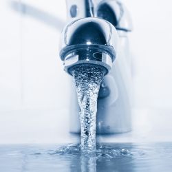 IL REPARTO DI NEUROPSICHIATRIA DI MAKEEVKA ORA HA L’ACQUA!