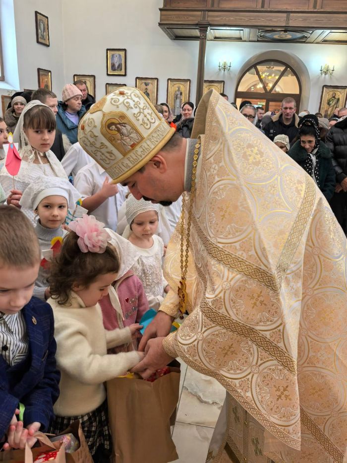 NONNO GELO HA RIPOSTO LA SUA SLITTA